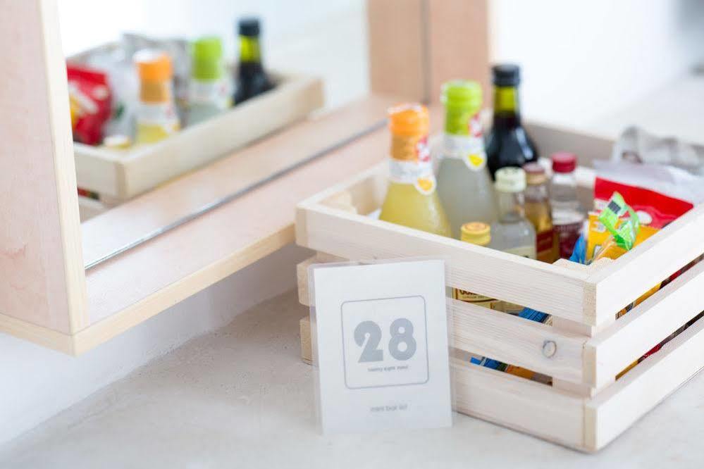 Hotel 28 Kamári Eksteriør billede